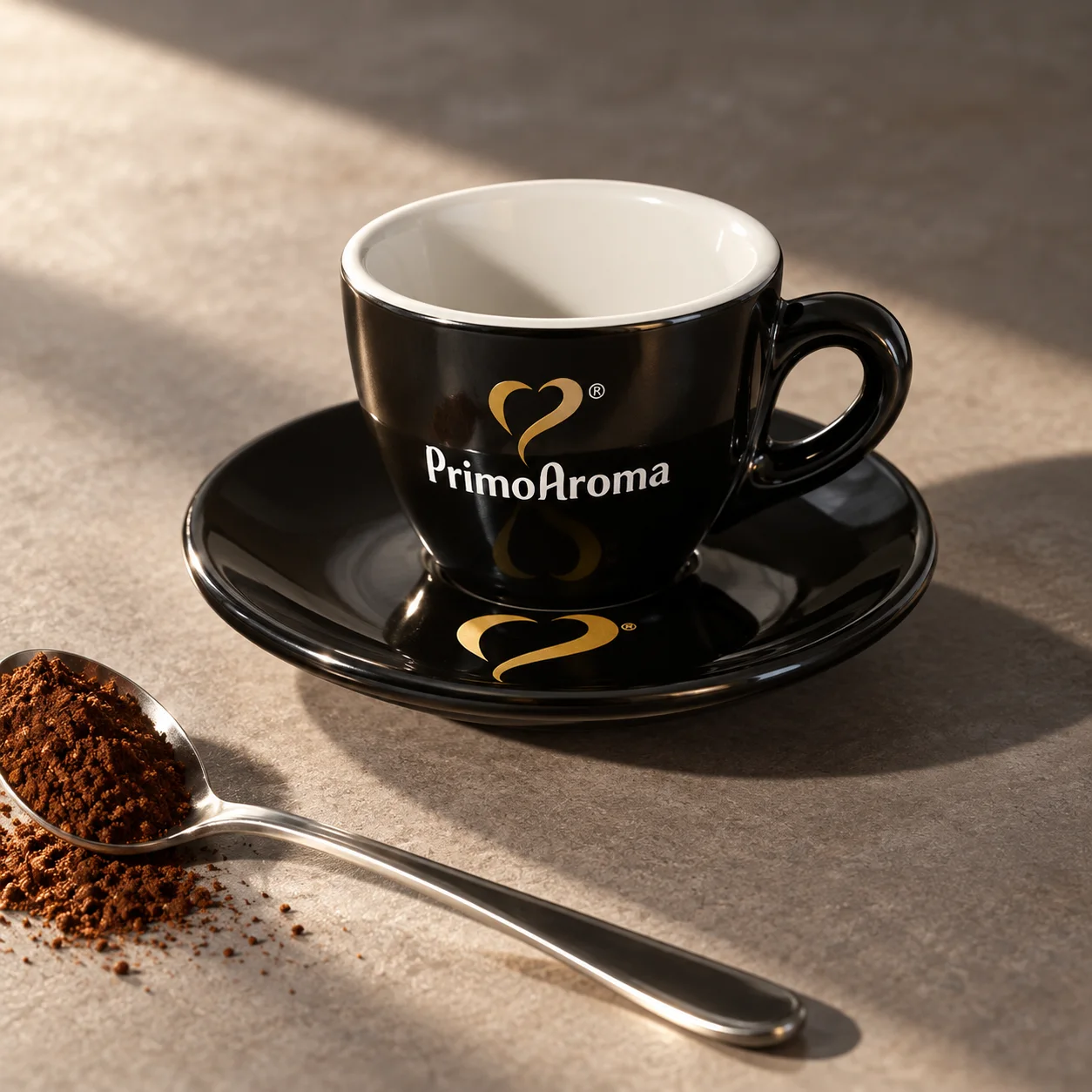 IPA Espressotasse Aosta Schwarz mit Herz-Untertasse